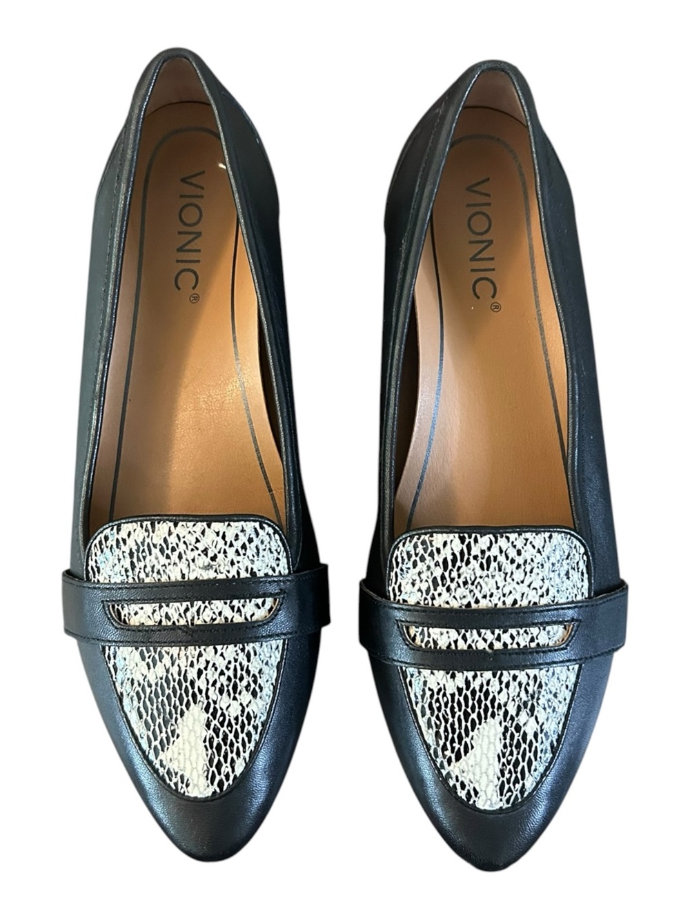 Vionic Savannah White Black Pointed‎ Toe Leather Flats Women’s SZ 7 - Picture 2 of 8